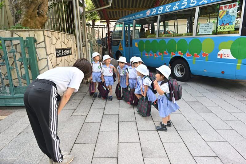 園の1日 園児登園の画像