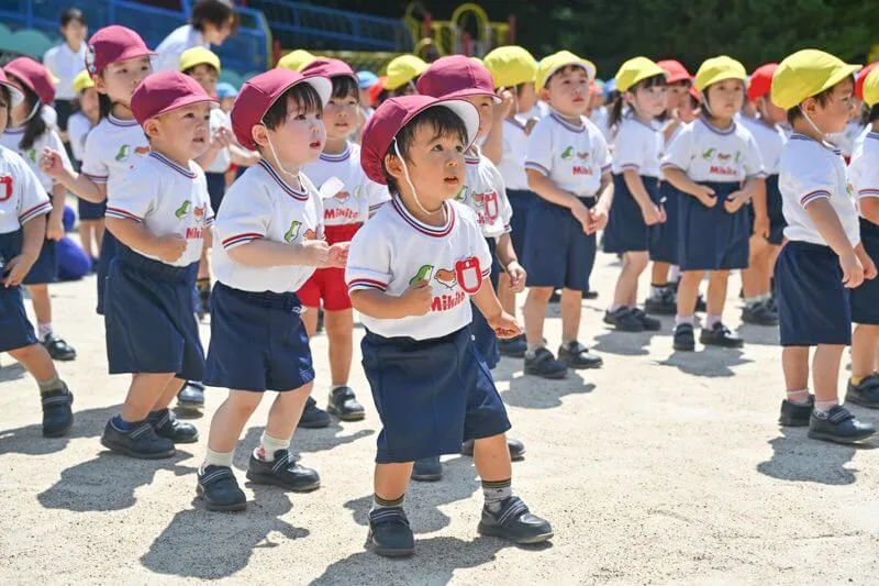 園の1日 体操集会 全園児園庭の画像