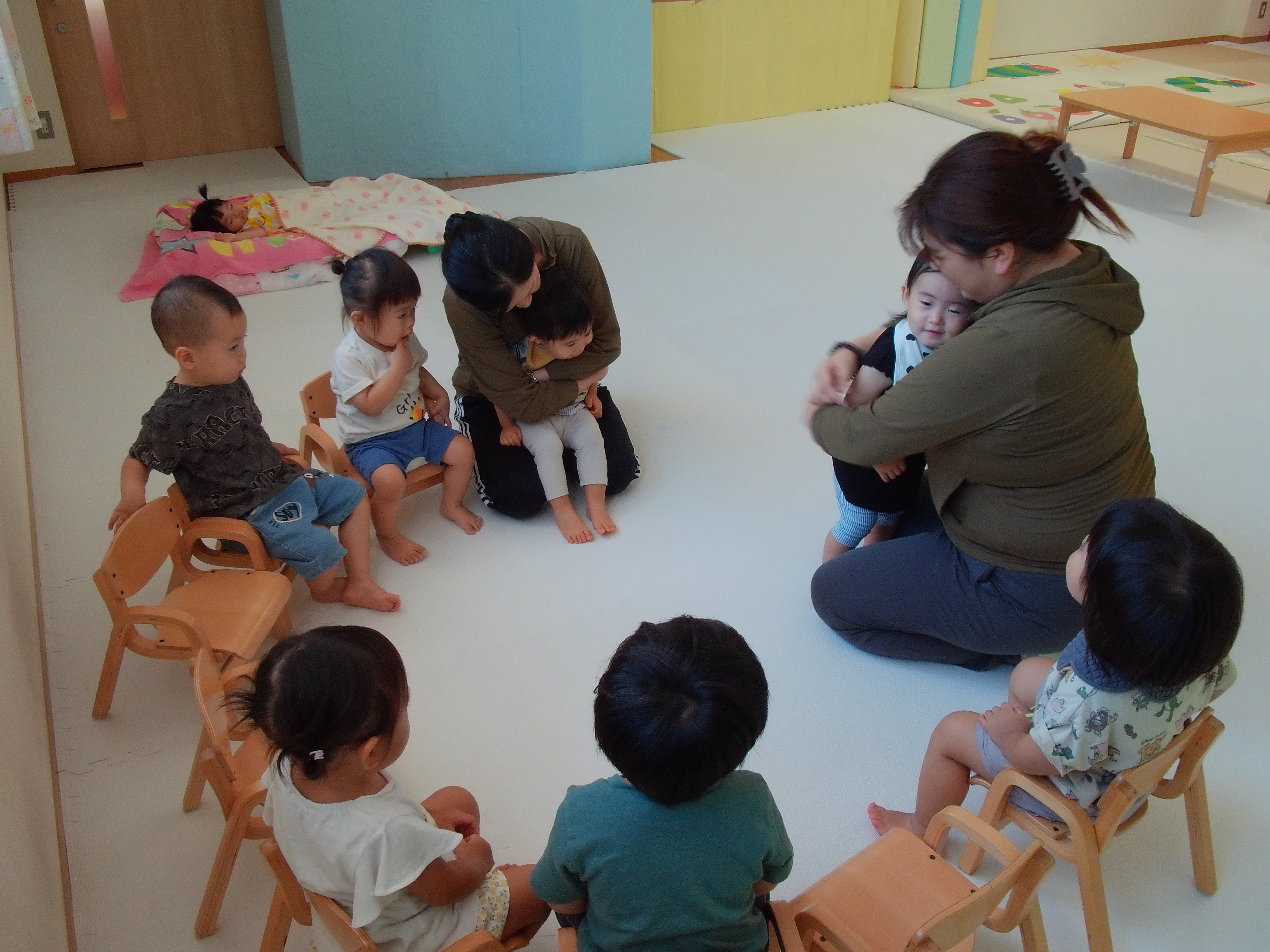 <span class="title">お部屋で思いっきり遊んだよ(つき組)</span>