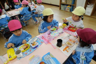 <span class="title">保護中: みんなでお弁当</span>