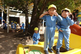 <span class="title">保護中: 園庭で</span>