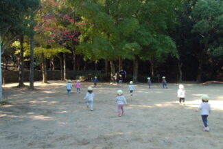 みんなでダンス・・・のあとはお外に（つき組）