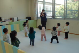 お部屋で（つき組）