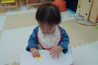 シールは難しいけど楽しいな（ほし組）