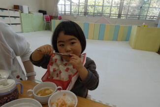 参観ありがとうございました。今日の給食は特に美味しいなあ。（つき組）