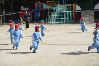 <span class="title">保護中: りんご組の体操参観</span>