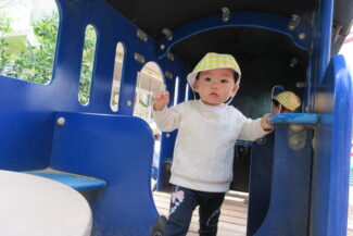 <span class="title">クラス帽子はまだまだ大きいね（つき組）</span>