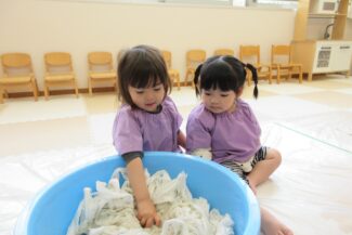 感触遊び２日目（そら組）