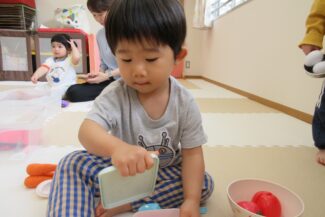 シール遊びとおままごと（そら組）