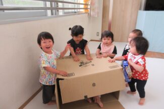 箱遊びとテルテル坊主づくり（つき組）