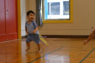 広い遊戯室で（つき組）