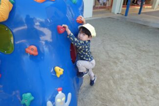 青空の下の園庭で（つき組）